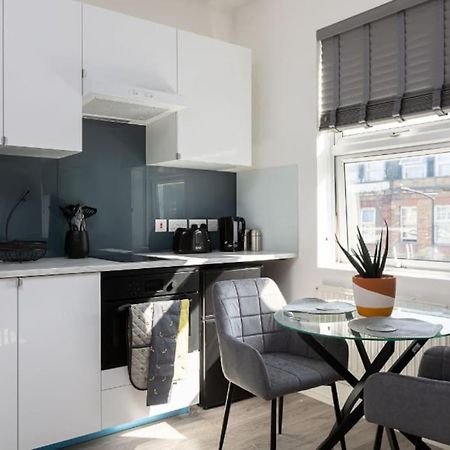 Studio Apt, 8 Min Walk From Tube 3 London Eksteriør bilde