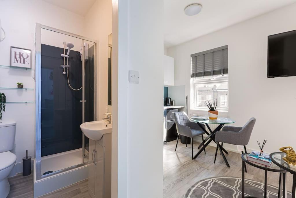 Studio Apt, 8 Min Walk From Tube 3 London Eksteriør bilde