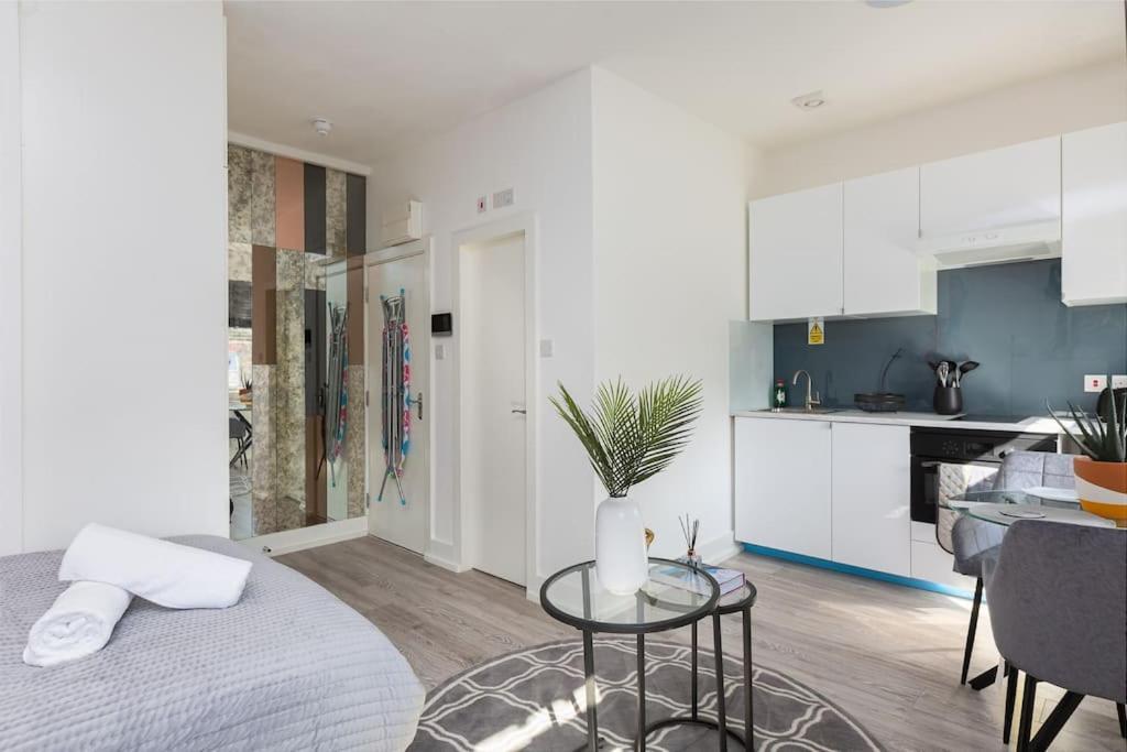 Studio Apt, 8 Min Walk From Tube 3 London Eksteriør bilde
