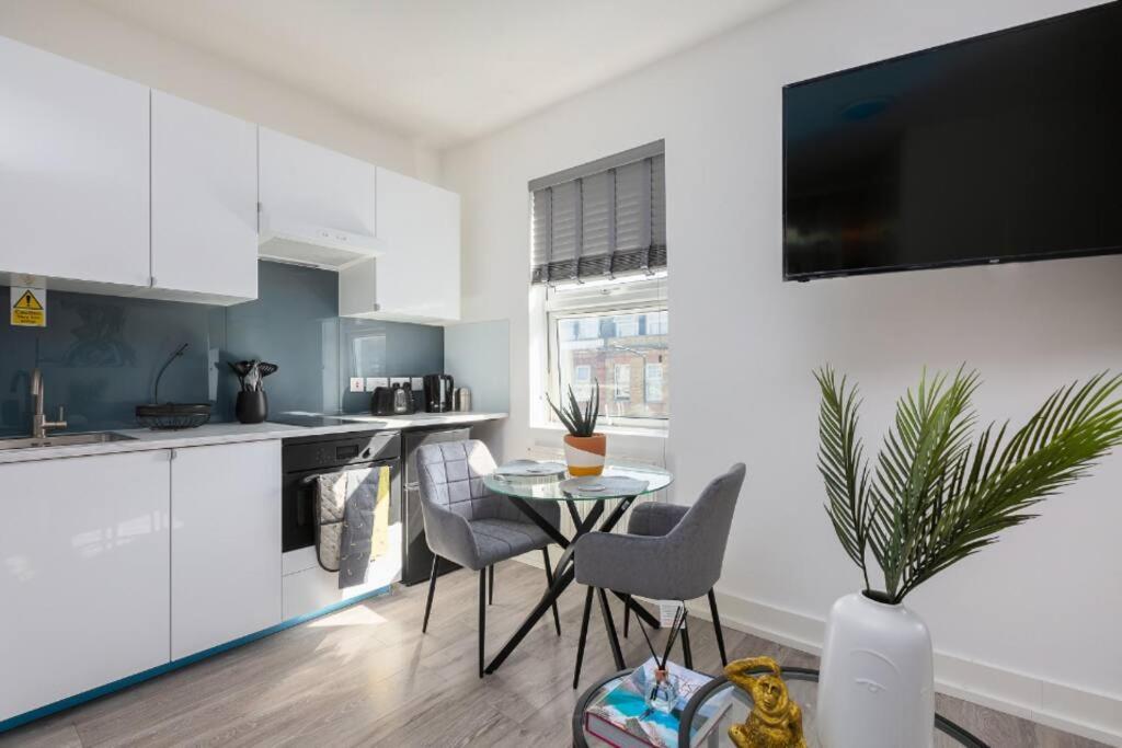Studio Apt, 8 Min Walk From Tube 3 London Eksteriør bilde